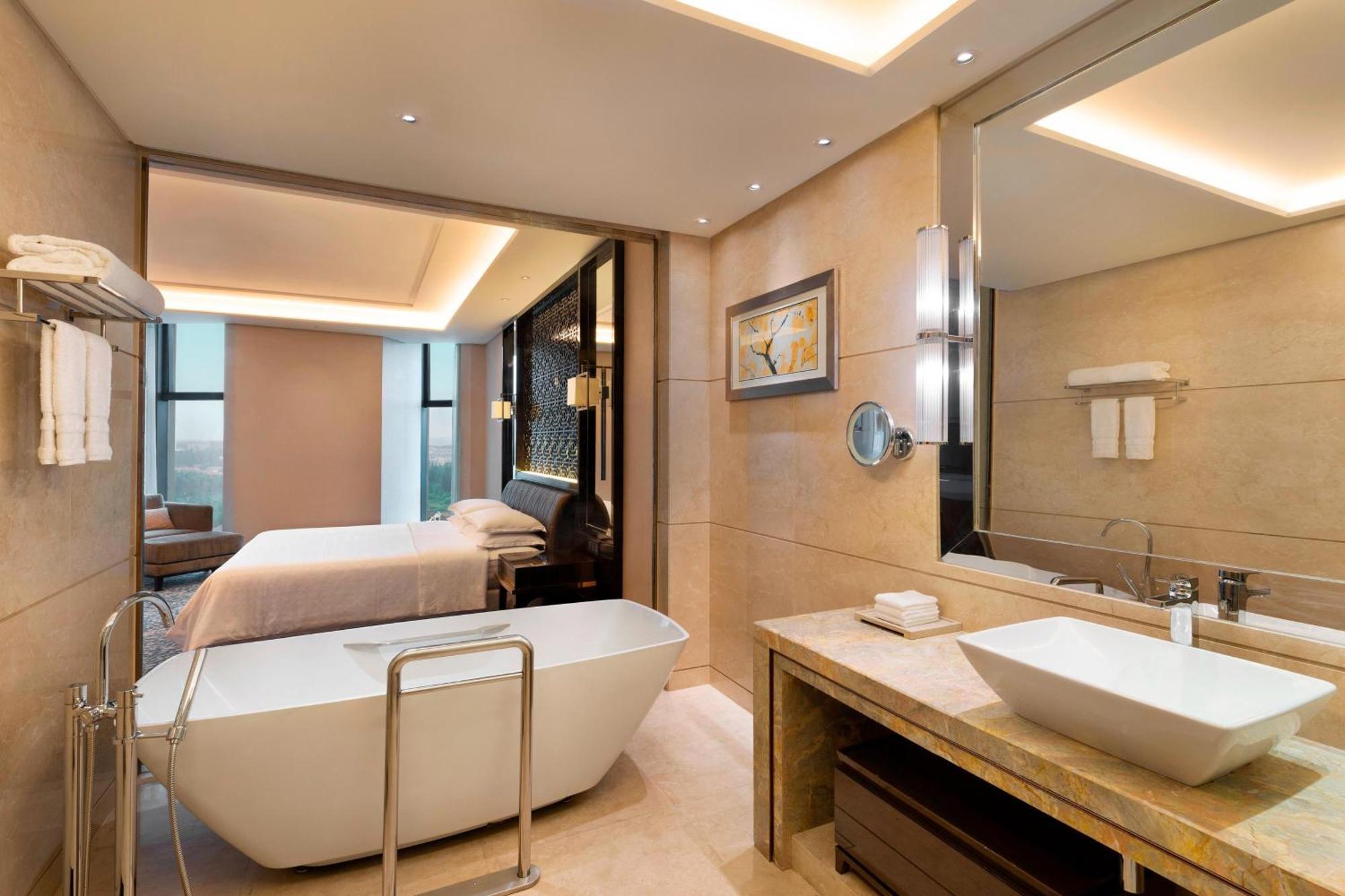 Sheraton Changchun Jingyuetan Hotel מראה חיצוני תמונה
