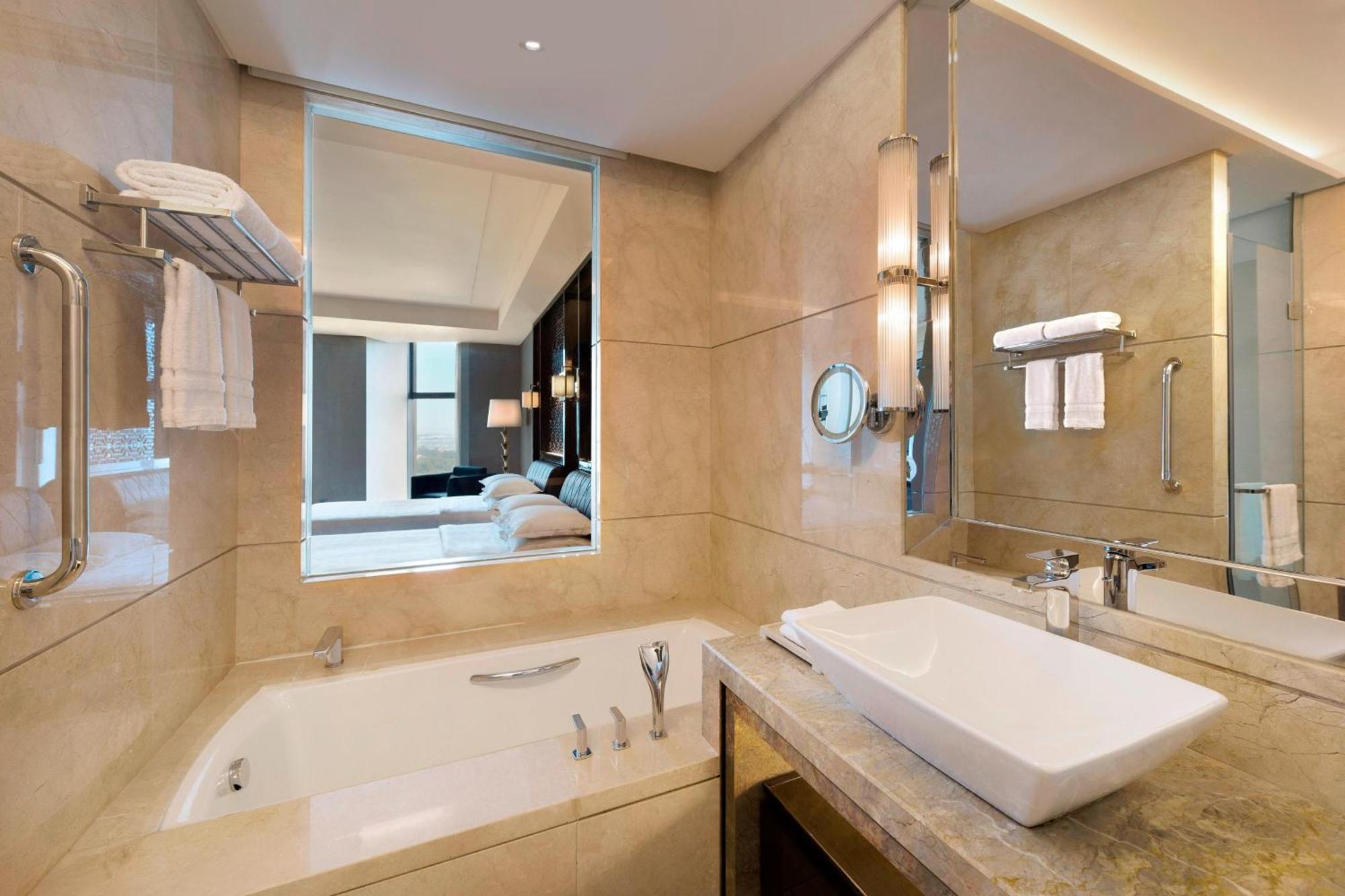 Sheraton Changchun Jingyuetan Hotel מראה חיצוני תמונה