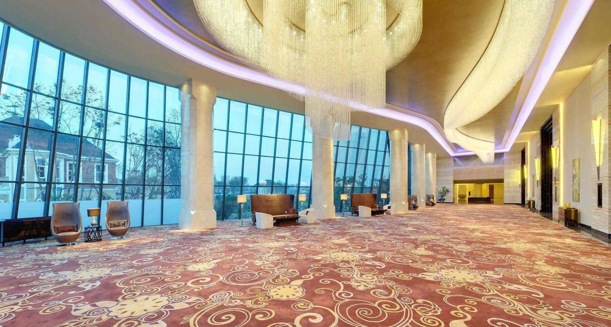 Sheraton Changchun Jingyuetan Hotel מראה חיצוני תמונה