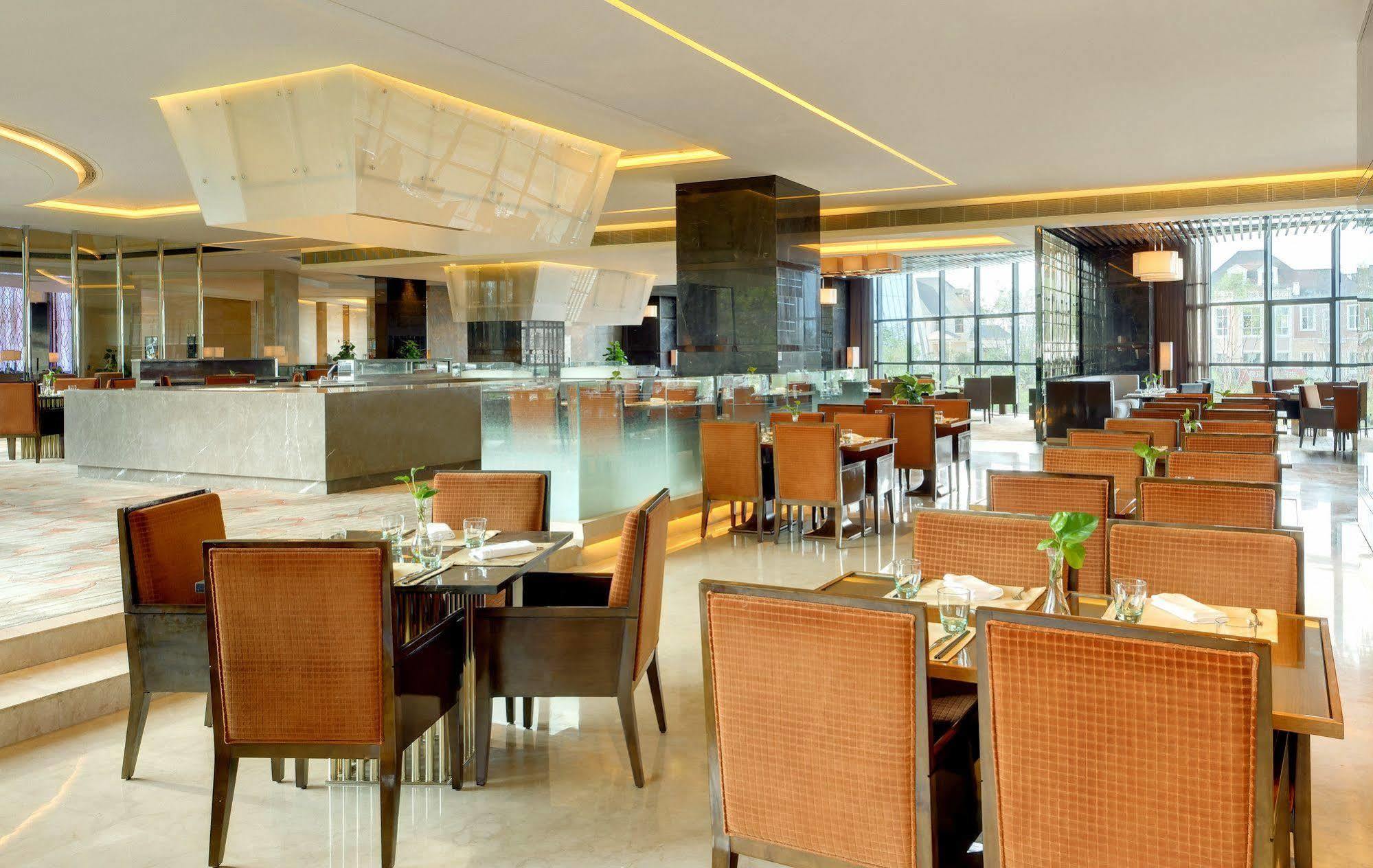 Sheraton Changchun Jingyuetan Hotel מראה חיצוני תמונה